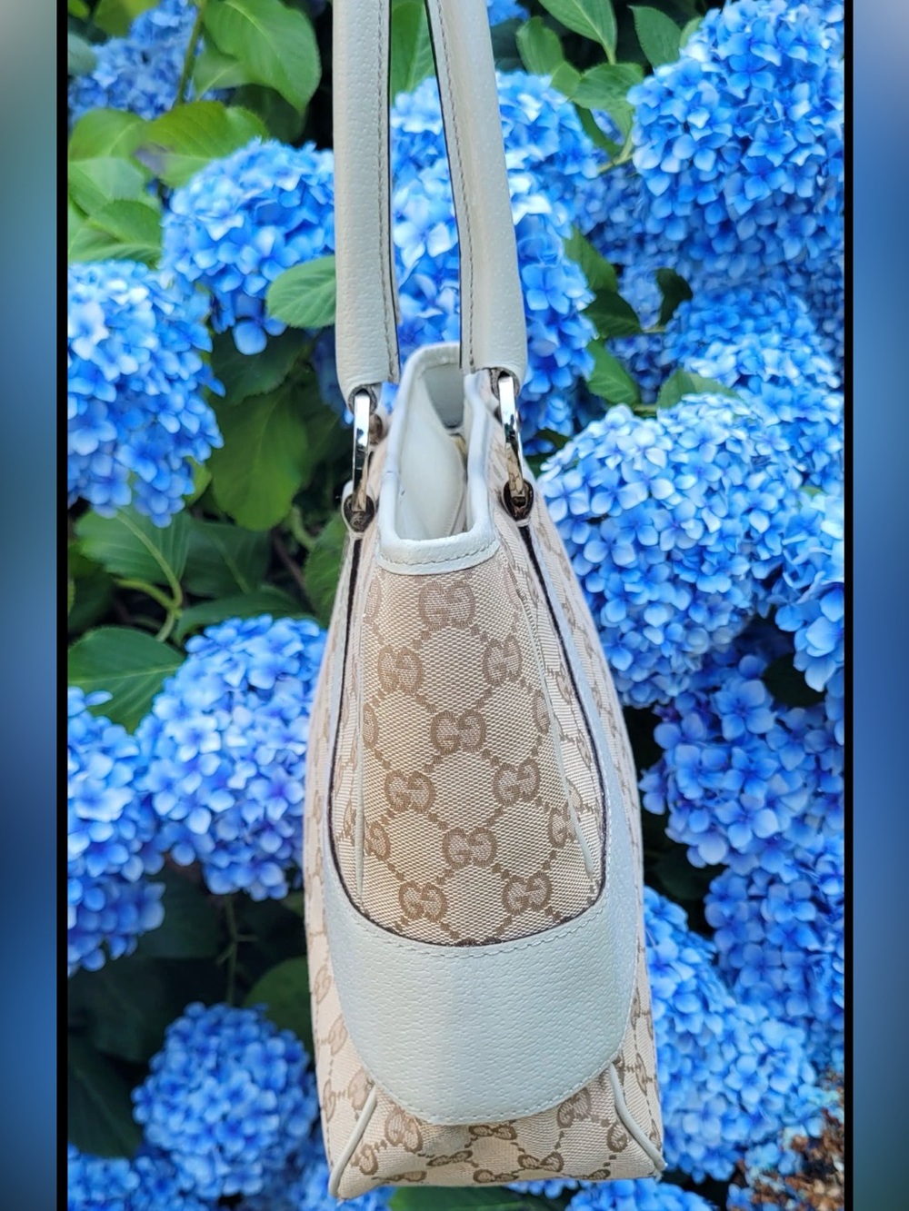 Authentic Gucci Beige GG Canvas Shoulder Bag with Cream Leather Trim - Picture 4 of 15